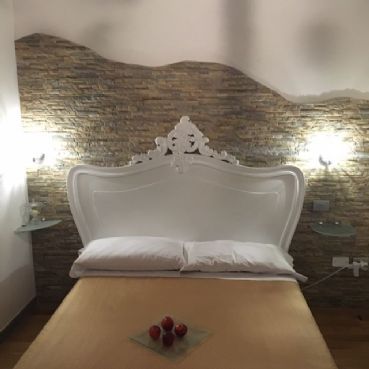 Cinzia camera matrimoniale con bagno privato in bed breakfast Pisa